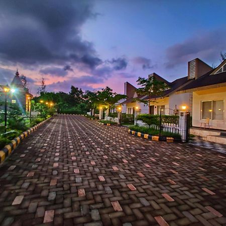 Pushpam Sanskruti Resort Karjat - A Pure Veg Resort Dhamni Esterno foto