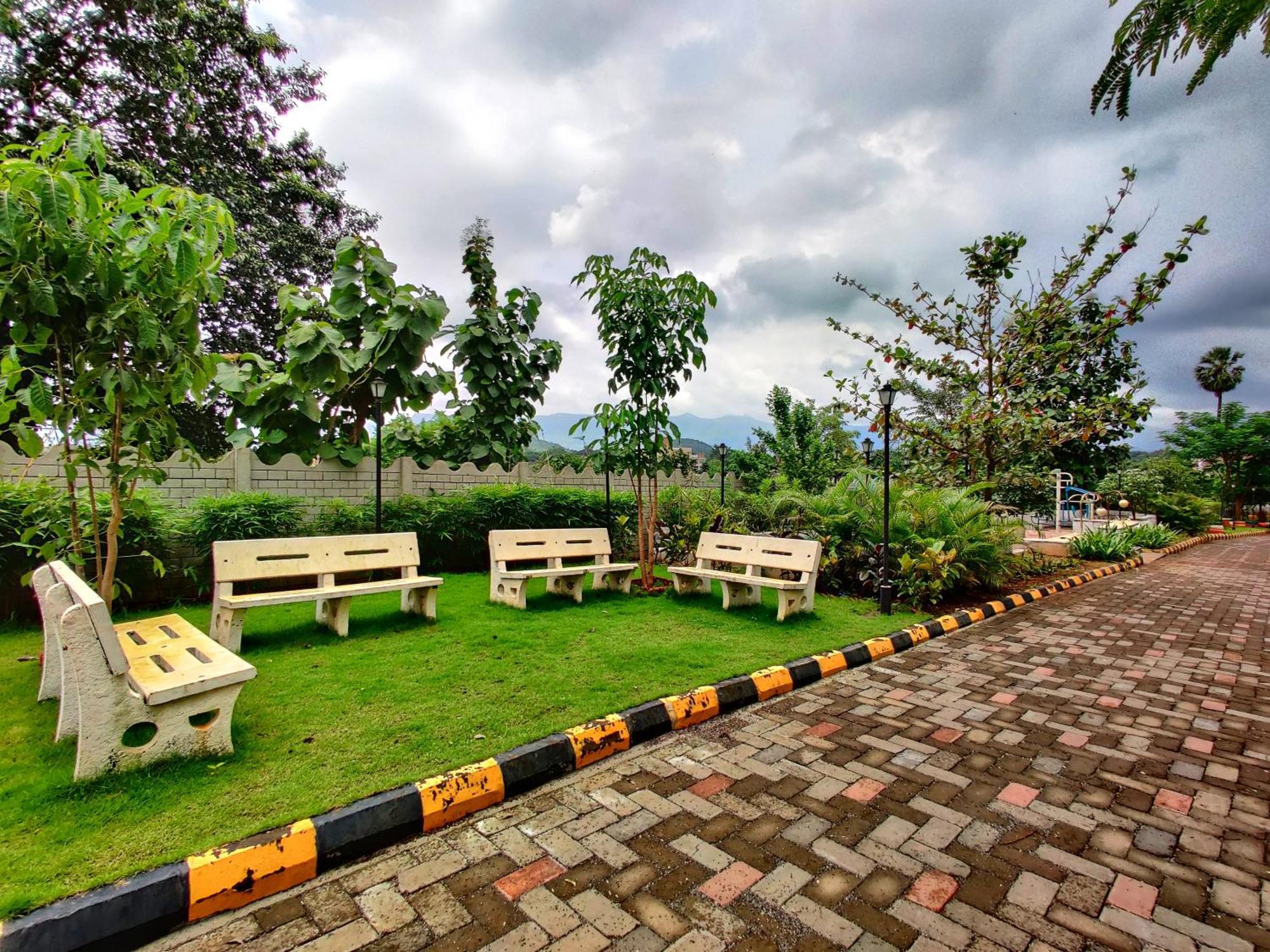 Pushpam Sanskruti Resort Karjat - A Pure Veg Resort Dhamni Esterno foto
