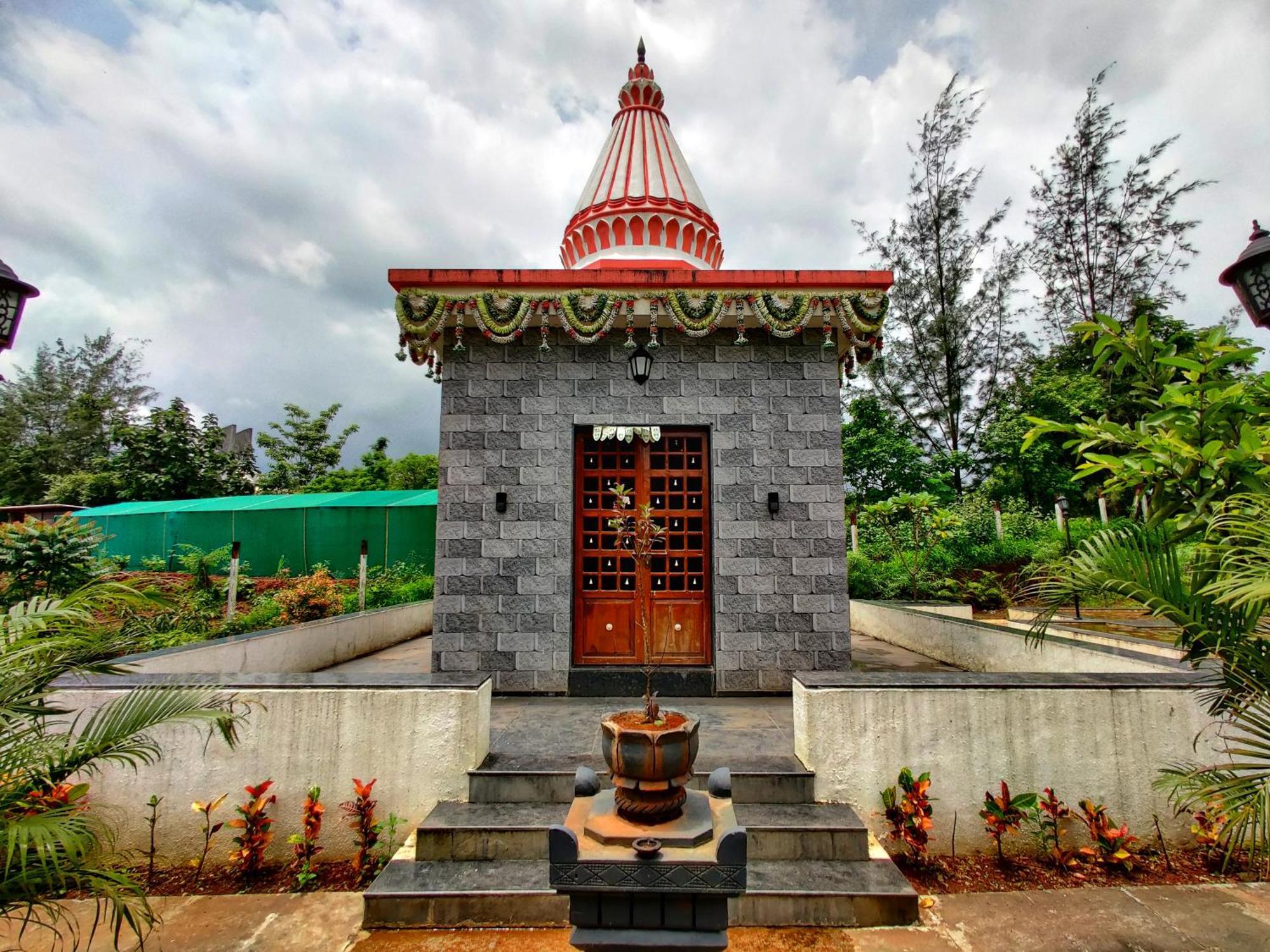 Pushpam Sanskruti Resort Karjat - A Pure Veg Resort Dhamni Esterno foto