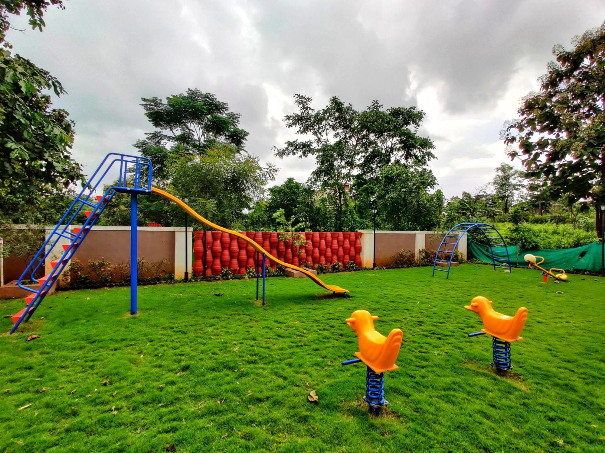 Pushpam Sanskruti Resort Karjat - A Pure Veg Resort Dhamni Esterno foto