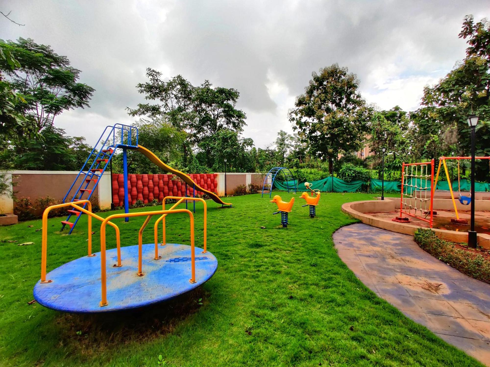 Pushpam Sanskruti Resort Karjat - A Pure Veg Resort Dhamni Esterno foto