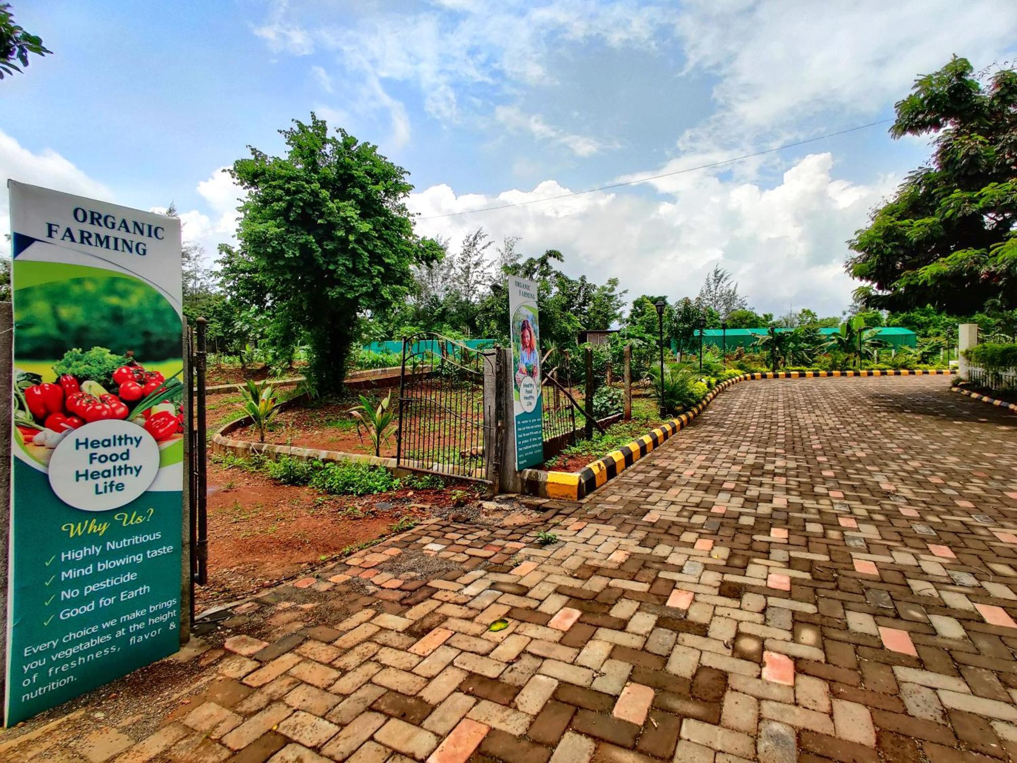 Pushpam Sanskruti Resort Karjat - A Pure Veg Resort Dhamni Esterno foto