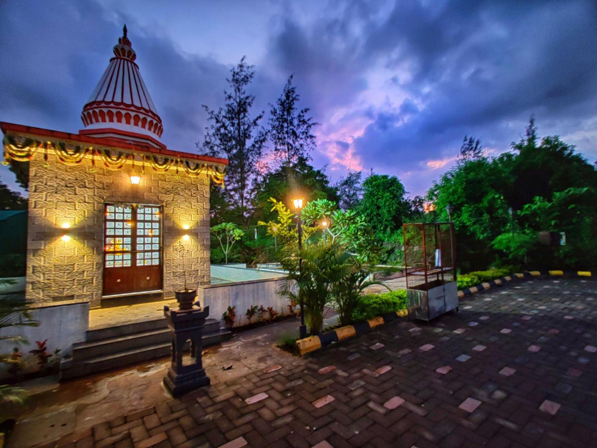 Pushpam Sanskruti Resort Karjat - A Pure Veg Resort Dhamni Esterno foto