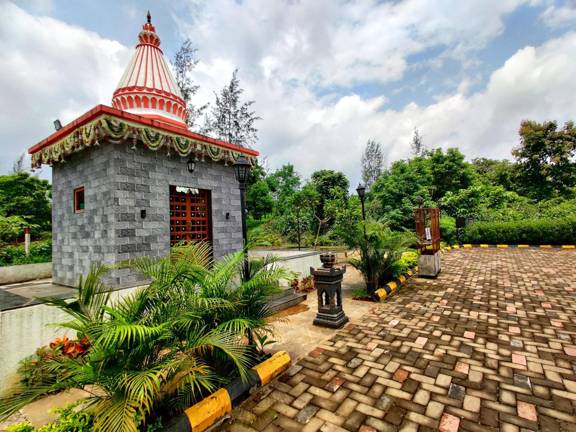 Pushpam Sanskruti Resort Karjat - A Pure Veg Resort Dhamni Esterno foto