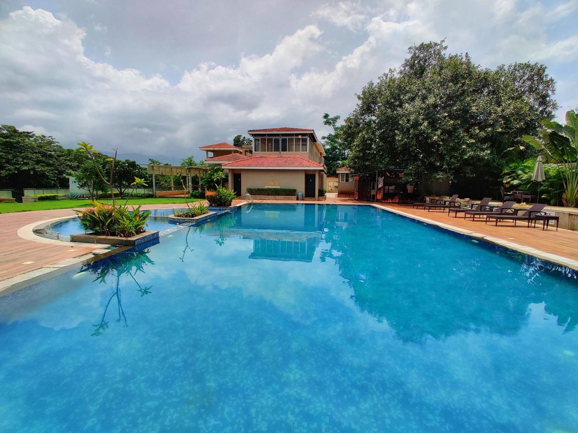 Pushpam Sanskruti Resort Karjat - A Pure Veg Resort Dhamni Esterno foto