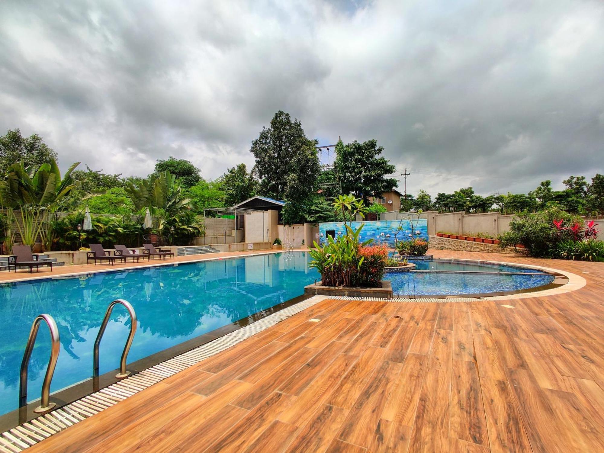 Pushpam Sanskruti Resort Karjat - A Pure Veg Resort Dhamni Esterno foto