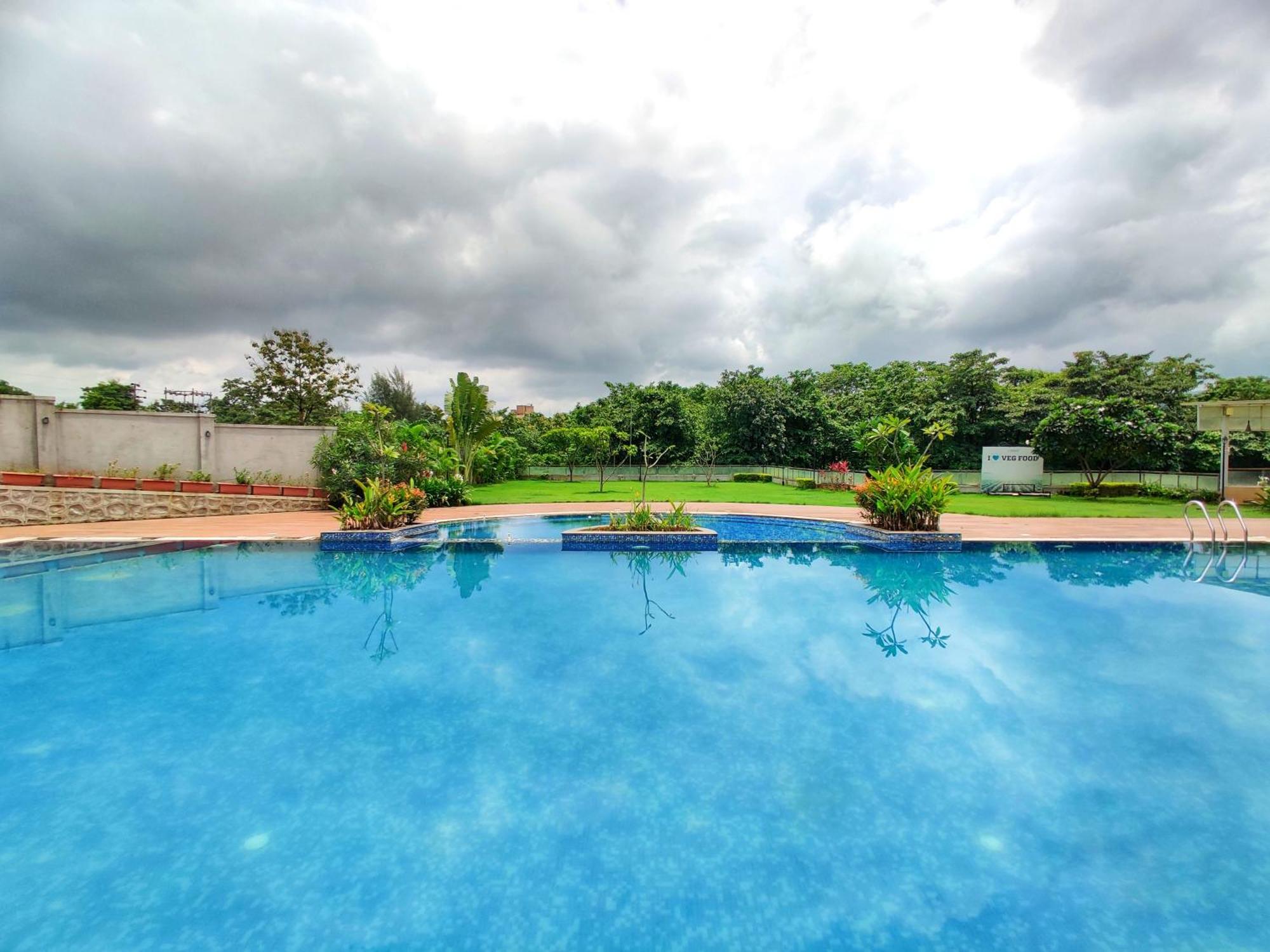 Pushpam Sanskruti Resort Karjat - A Pure Veg Resort Dhamni Esterno foto