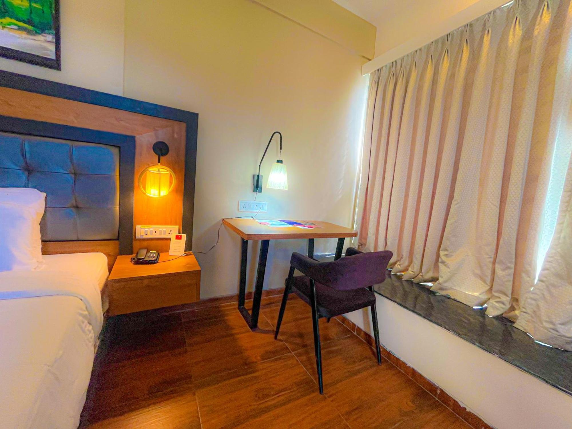 Pushpam Sanskruti Resort Karjat - A Pure Veg Resort Dhamni Esterno foto